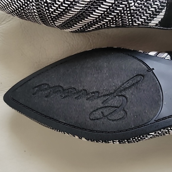 Guess Black and White Pumps - Picture 6 of 6